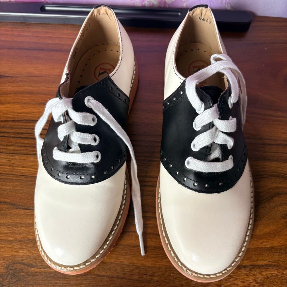 Kesco 4667 Girls 3.5 EE Classic Leather White Black Oxford Saddle Shoes NIB FLAW - Picture 3 of 13